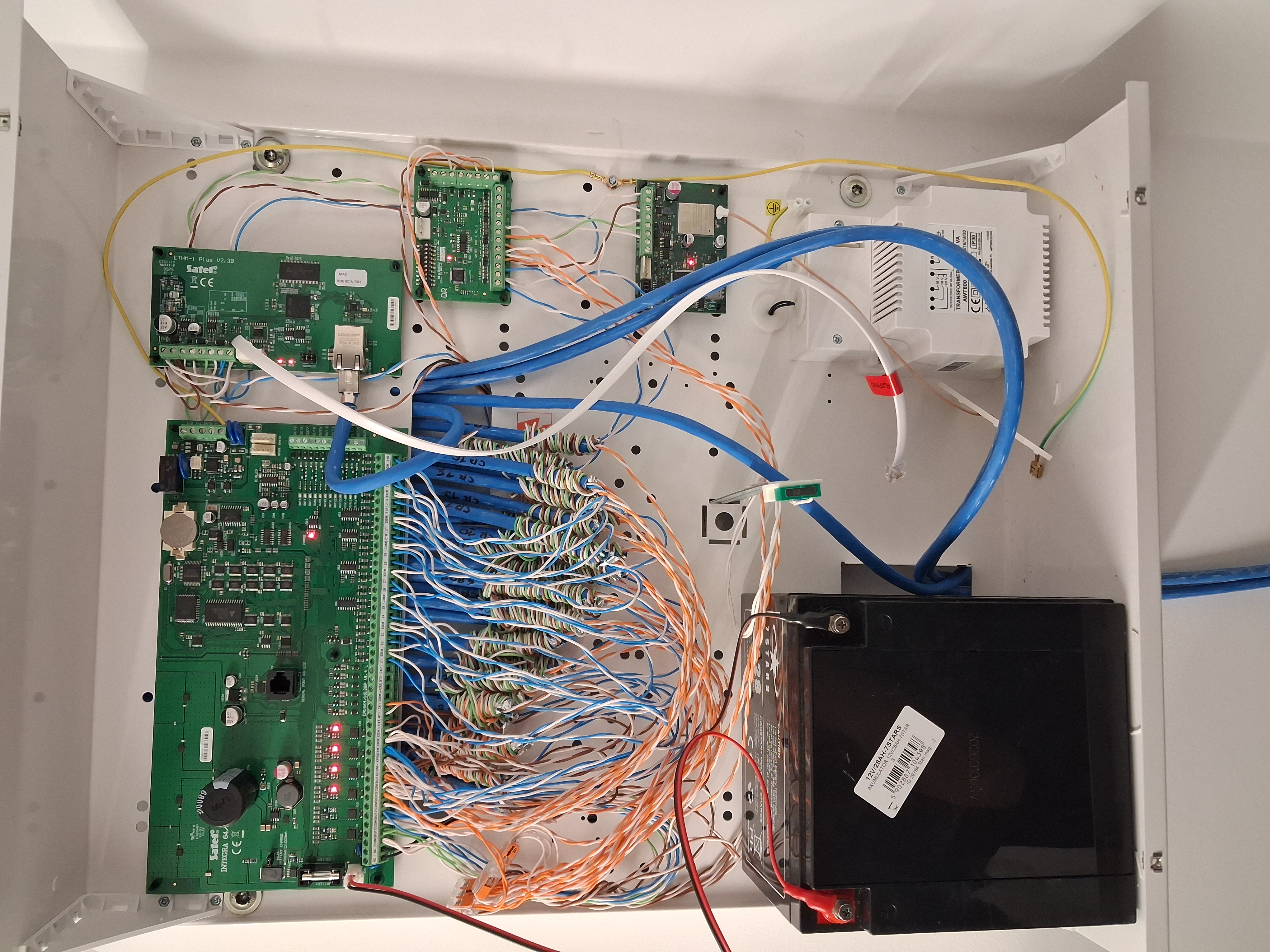 Centrala systemu alarmowego Satel po konfiguracji w Białymstoku